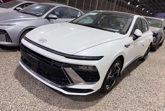 جديدة Hyundai Sonata عملية فيس ليفت VIII (DN8), 2.5 l, 2026 في في المملكة العربية السعودية, المدينة المنورة من Al Afkham Cars معرض الأفخم للسيارات، اللون أبيض. أخرى | AUTO.AE | إعلان #272126