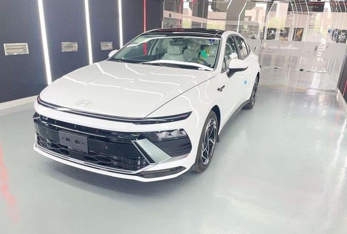 جديدة Hyundai Sonata عملية فيس ليفت VIII (DN8), 2.5 l, 2026 في في المملكة العربية السعودية, المدينة المنورة من Al Afkham Cars معرض الأفخم للسيارات، اللون أبيض. أخرى | AUTO.AE | إعلان #272278
