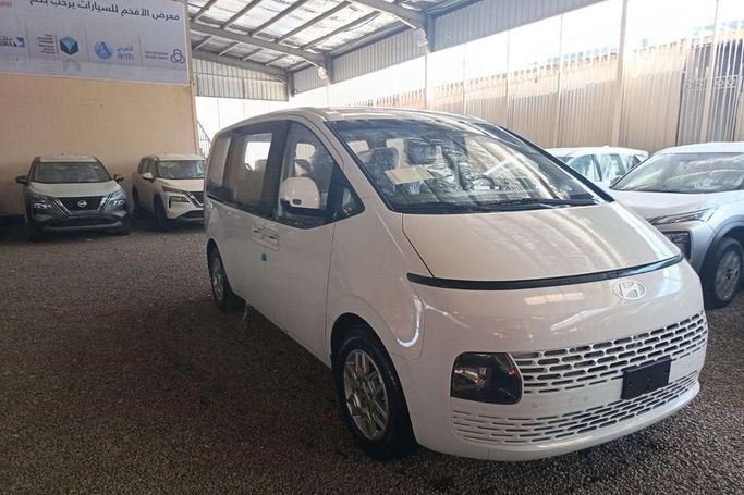 جديدة Hyundai Staria I عملية شد الوجه, 1.6 l, 2026 في في المملكة العربية السعودية, المدينة المنورة من Al Afkham Cars معرض الأفخم للسيارات، اللون أبيض. أخرى | AUTO.AE | إعلان #272724