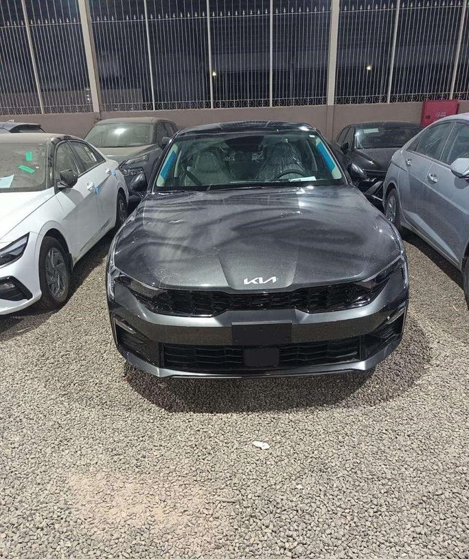 جديدة Kia K5 ثالثاً فيس ليفت, 2.5 l, 2026 في في المملكة العربية السعودية, المدينة المنورة من Al Afkham Cars معرض الأفخم للسيارات، اللون رمادي. أخرى | AUTO.AE | إعلان #273810