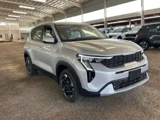 جديدة Kia Sonet أنا فيس ليفت, 1.0 l, 2026 في في المملكة العربية السعودية, المدينة المنورة من Saqr Al Harthi Cars معرض صقر الحارثي للسيارات، اللون فضي.  | AUTO.AE | إعلان #269513