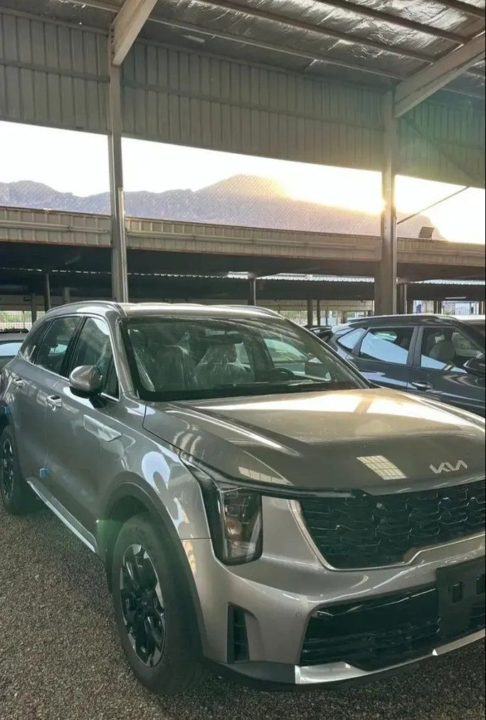 جديدة Kia Sorento فيس ليفت IV, 3.5 l, 2024 في في المملكة العربية السعودية, المدينة المنورة من Saqr Al Harthi Cars معرض صقر الحارثي للسيارات، اللون فضي.  | AUTO.AE | إعلان #269526