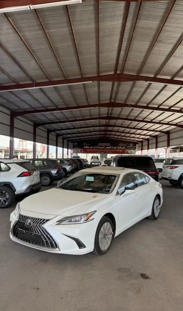 New Lexus ES 250 VII (XZ10) Facelift, 2.5 l, 2024 in Saudi Arabia, Medina by Zahrat Al Eis شركة زهرة العيص للسيارات, Grey color. GCC Specs | AUTO.AE | Listing #268046