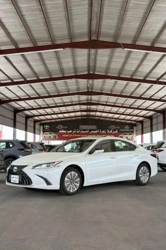 جديدة Lexus ES 250 فيس ليفت السابع, 2.5 l, 2025 في في المملكة العربية السعودية, المدينة المنورة من Zahrat Al Eis شركة زهرة العيص للسيارات، اللون أبيض. مواصفات الخليج | AUTO.AE | إعلان #268084