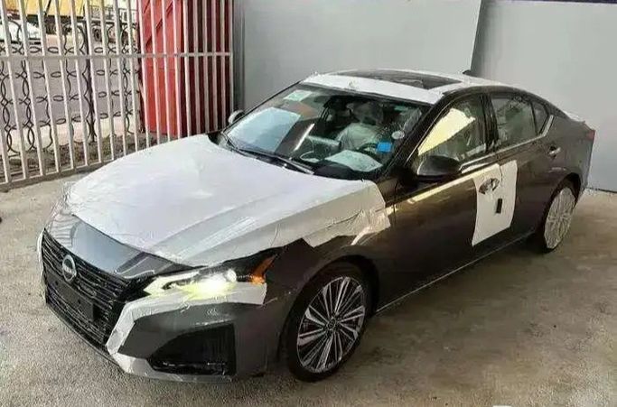جديدة Nissan Altima فيس ليفت السادس (L34), 2.5 l, 2026 في في المملكة العربية السعودية, المدينة المنورة من معرض قمه الابداع للسيارات، اللون رمادي. أخرى | AUTO.AE | إعلان #268475
