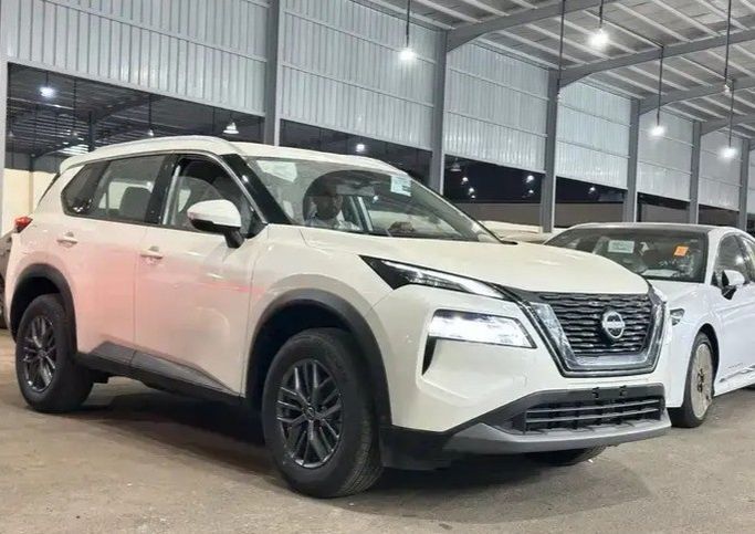 جديدة Nissan X-Trail رابعاً, 2.5 l, 2026 في في المملكة العربية السعودية, المدينة المنورة من Faisal Al Tamayoz Cars معرض فيضل التميز للسيارات، اللون أبيض. مواصفات الخليج | AUTO.AE | إعلان #269520