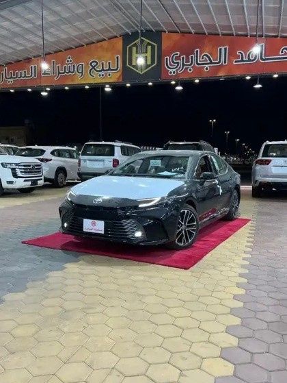 جديدة Toyota Camry التاسع (XV80), 2.5 l, 2026 في في المملكة العربية السعودية, المدينة المنورة من Hamed Al Jabri Cars مؤسسة حامد الجابري للسيارت، اللون أسود.  | AUTO.AE | إعلان #268542
