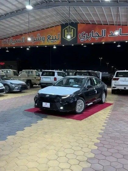 جديدة Toyota Camry التاسع (XV80), 2.5 l, 2026 في في المملكة العربية السعودية, المدينة المنورة من Hamed Al Jabri Cars مؤسسة حامد الجابري للسيارت، اللون أسود.  | AUTO.AE | إعلان #268554