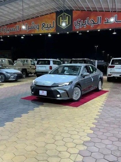 Новый Toyota Camry IX (XV80), 2.5 л, 2026 в Саудовская Аравия, Медина от Hamed Al Jabri Cars مؤسسة حامد الجابري للسيارت Серый цвет.  | AUTO.AE | Объявление #268558