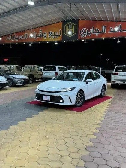 جديدة Toyota Camry التاسع (XV80), 2.5 l, 2026 في في المملكة العربية السعودية, المدينة المنورة من Hamed Al Jabri Cars مؤسسة حامد الجابري للسيارت، اللون أبيض.  | AUTO.AE | إعلان #268560