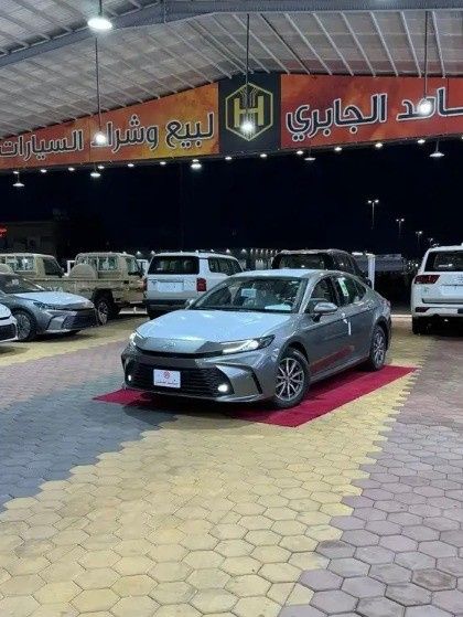 جديدة Toyota Camry التاسع (XV80), 2.5 l, 2026 في في المملكة العربية السعودية, المدينة المنورة من Hamed Al Jabri Cars مؤسسة حامد الجابري للسيارت، اللون رمادي.  | AUTO.AE | إعلان #268562