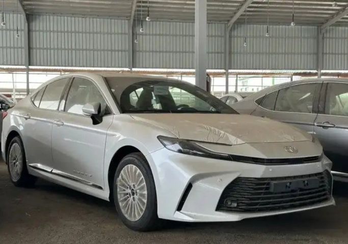 جديدة Toyota Camry التاسع (XV80), 2.5 l, 2026 في في المملكة العربية السعودية, المدينة المنورة من Faisal Al Tamayoz Cars معرض فيضل التميز للسيارات، اللون أبيض. مواصفات الخليج | AUTO.AE | إعلان #269435