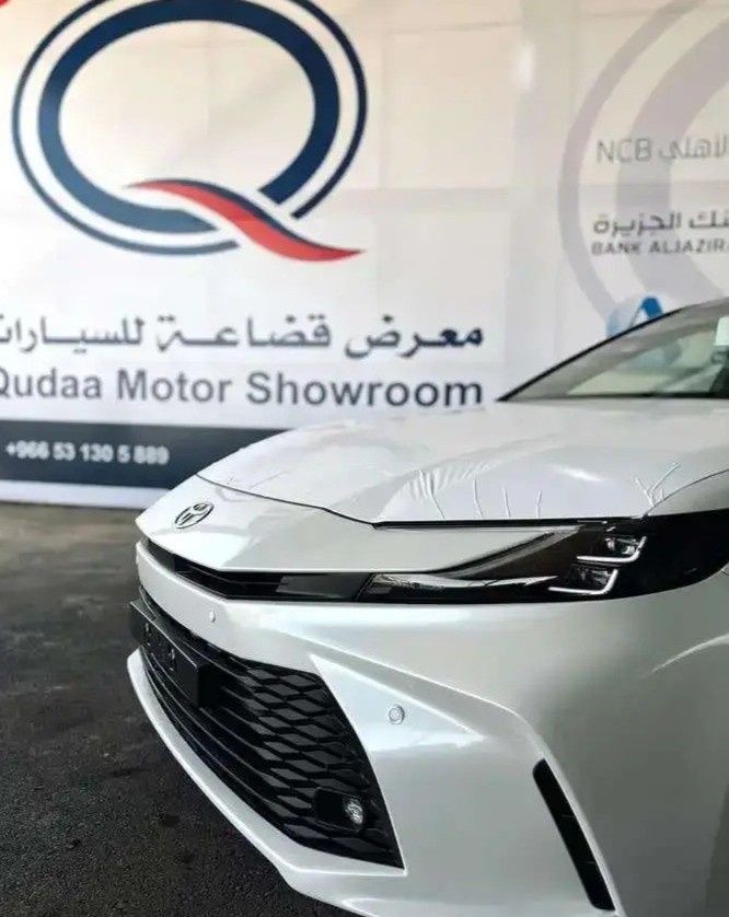 جديدة Toyota Camry التاسع (XV80), 2.5 l, 2025 في في المملكة العربية السعودية, المدينة المنورة من Qudaa Cars معرض قضاعة للسيارات، اللون أبيض. مواصفات الخليج | AUTO.AE | إعلان #269570