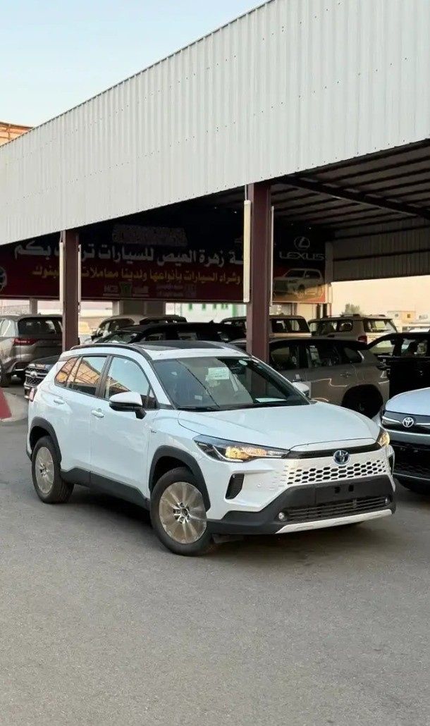 جديدة Toyota Corolla Cross أنا فيس ليفت, 1.8 l, 2025 في في المملكة العربية السعودية, المدينة المنورة من Zahrat Al Eis شركة زهرة العيص للسيارات، اللون أبيض. مواصفات الخليج | AUTO.AE | إعلان #268074