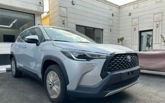 جديدة Toyota Corolla Cross I, 1.8 l, 2023 في في المملكة العربية السعودية, المدينة المنورة من Faisal Al Tamayoz Cars معرض فيضل التميز للسيارات، اللون فضي. مواصفات الخليج | AUTO.AE | إعلان #269488