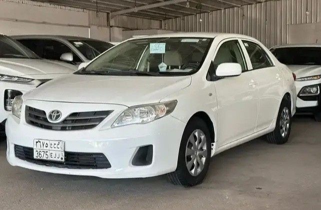مستعملة Toyota Corolla فيس ليفت X (E140، E150), 1.6 l, 2013 في في المملكة العربية السعودية, المدينة المنورة من Al Aqeeq Cars معرض العقيق للسيارات، اللون أبيض. أخرى | AUTO.AE | إعلان #272040