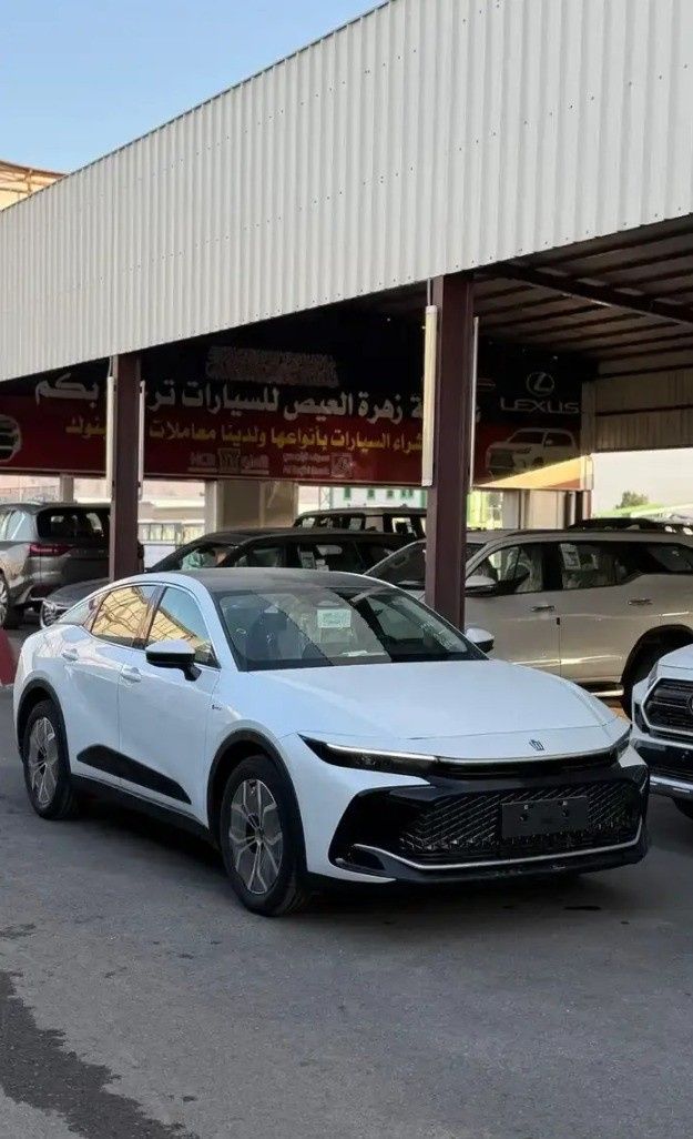 جديدة Toyota Crown السادس عشر (S230), 2.5 l, 2026 في في المملكة العربية السعودية, المدينة المنورة من Zahrat Al Eis شركة زهرة العيص للسيارات، اللون أبيض. مواصفات الخليج | AUTO.AE | إعلان #268254