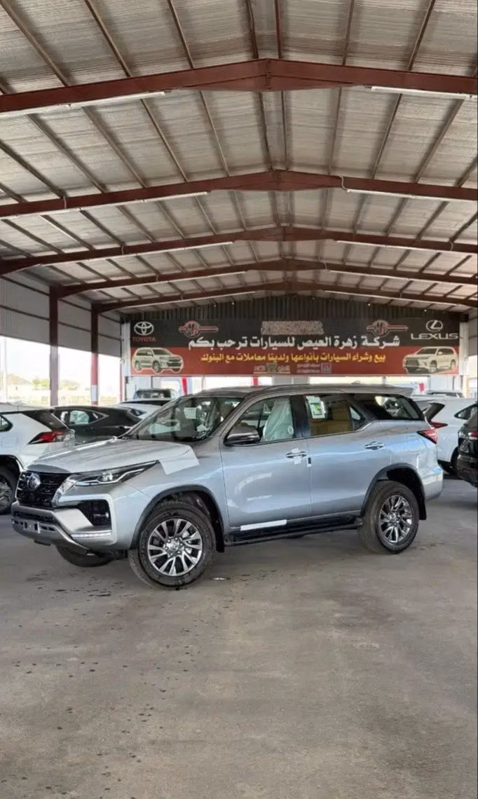 Новый Toyota Fortuner II Рестайлинг, 2.8 л, 2026 в Саудовская Аравия, Медина от Zahrat Al Eis شركة زهرة العيص للسيارات Серебристый цвет. GCC | AUTO.AE | Объявление #268091