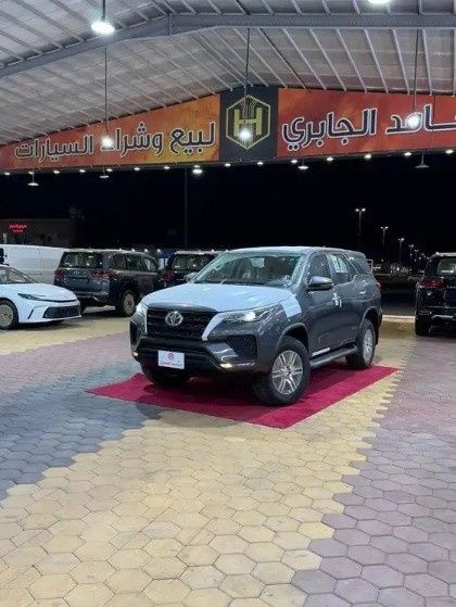 جديدة Toyota Fortuner فيس ليفت الثاني, 2.7 l, 2026 في في المملكة العربية السعودية, المدينة المنورة من Hamed Al Jabri Cars مؤسسة حامد الجابري للسيارت، اللون رمادي.  | AUTO.AE | إعلان #268608