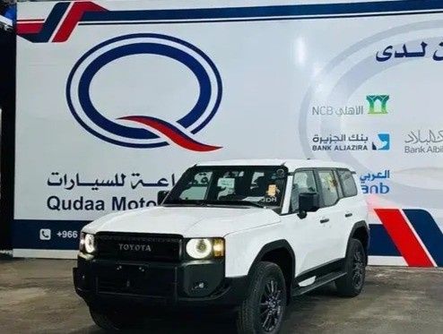 جديدة Toyota Land Cruiser Prado سلسلة 250, 2.4 l, 2026 في في المملكة العربية السعودية, المدينة المنورة من Qudaa Cars معرض قضاعة للسيارات، اللون أبيض. مواصفات الخليج | AUTO.AE | إعلان #269542
