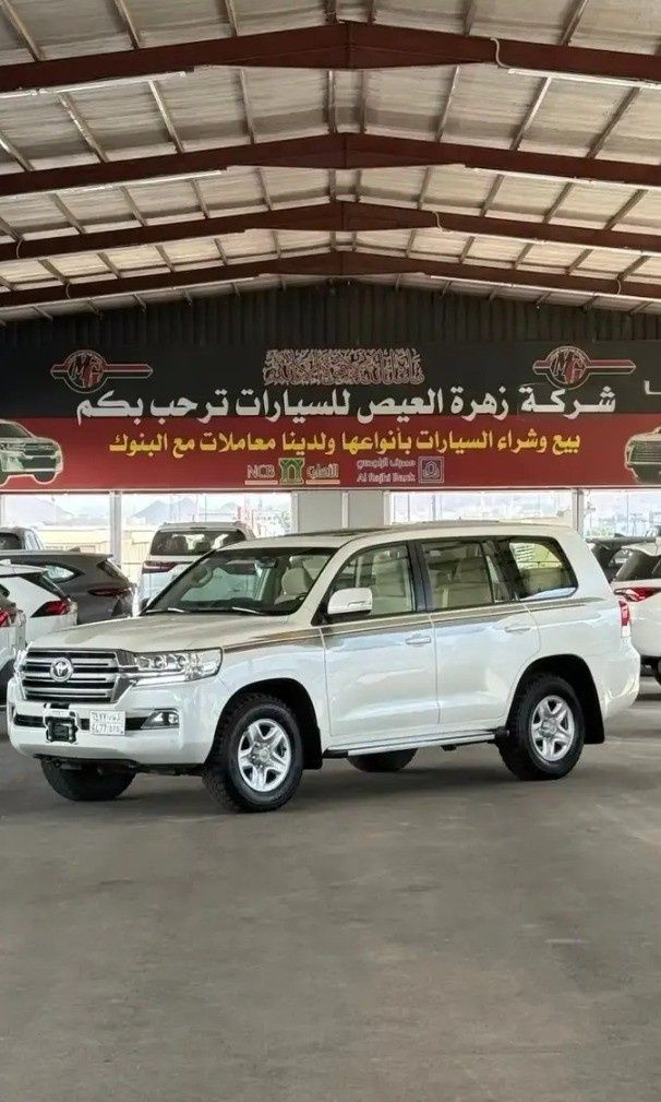 مستعملة Toyota Land Cruiser 200 Series 200 Series Facelift 2, 4.0 l, 2019 في في المملكة العربية السعودية, المدينة المنورة من Zahrat Al Eis شركة زهرة العيص للسيارات، اللون أبيض. مواصفات الخليج | AUTO.AE | إعلان #268049