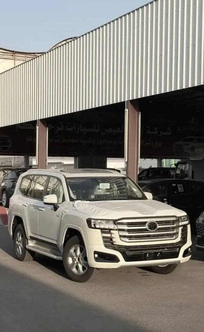 Новый Toyota Land Cruiser i-FORCE MAX 300 Series, 3.4 л, 2026 в Саудовская Аравия, Медина от Zahrat Al Eis شركة زهرة العيص للسيارات Белый цвет. GCC | AUTO.AE | Объявление #268112