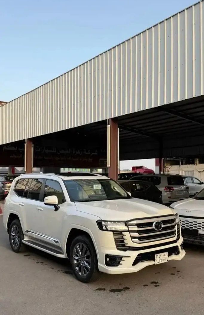 Подержанный Toyota Land Cruiser 300 Series, 4.0 л, 2025 в Саудовская Аравия, Медина от Zahrat Al Eis شركة زهرة العيص للسيارات Белый цвет. GCC | AUTO.AE | Объявление #268170