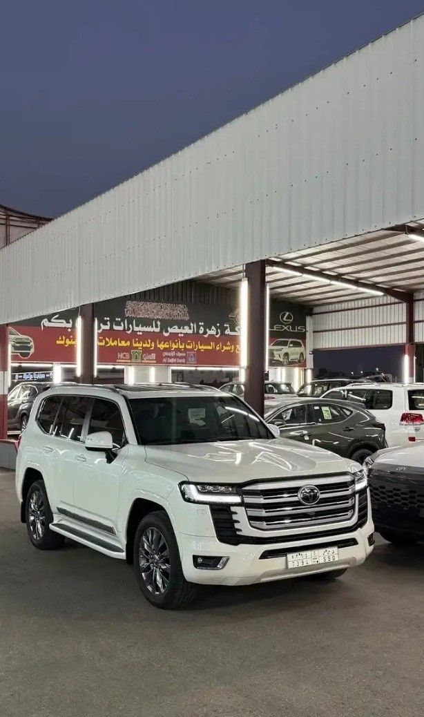 Подержанный Toyota Land Cruiser Twin Turbo 300 Series, 3.5 л, 2024 в Саудовская Аравия, Медина от Zahrat Al Eis شركة زهرة العيص للسيارات Белый цвет. GCC | AUTO.AE | Объявление #268213