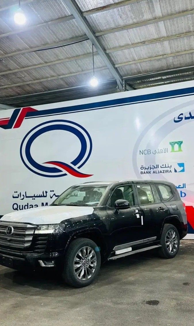 جديدة Toyota Land Cruiser Twin Turbo السلسلة 300, 3.5 l, 2026 في في المملكة العربية السعودية, المدينة المنورة من Qudaa Cars معرض قضاعة للسيارات، اللون أسود. مواصفات الخليج | AUTO.AE | إعلان #269621
