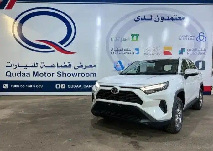 جديدة Toyota RAV4 V (XA50), 2.5 l, 2025 في في المملكة العربية السعودية, المدينة المنورة من Qudaa Cars معرض قضاعة للسيارات، اللون أبيض. مواصفات الخليج | AUTO.AE | إعلان #269727