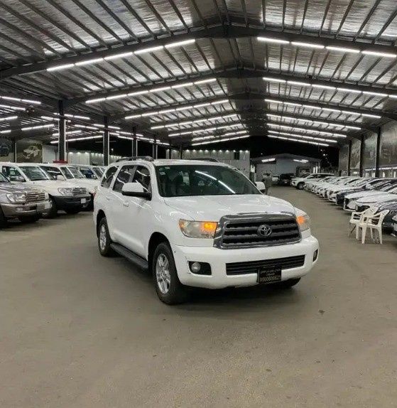 مستعملة Toyota Sequoia ثانياً, 5.7 l, 2013 في في المملكة العربية السعودية, المدينة المنورة من Jalawi Zaben Al Alawi معرض جلوي زابن العلوي للسيارات، اللون أبيض.  | AUTO.AE | إعلان #268519