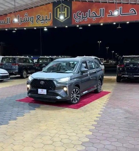 Новый Toyota Veloz, 1.5 л, 2026 в Саудовская Аравия, Медина от Hamed Al Jabri Cars مؤسسة حامد الجابري للسيارت Серый цвет.  | AUTO.AE | Объявление #268595