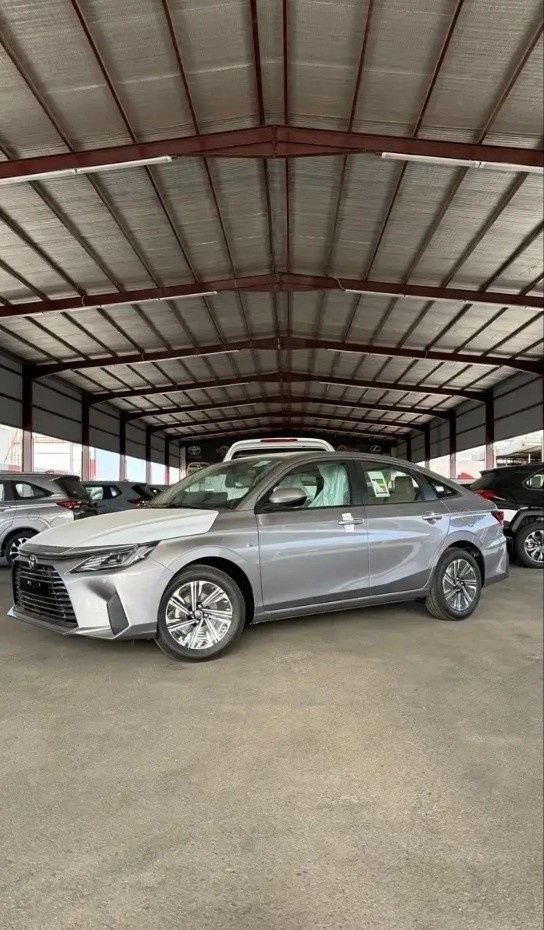 Новый Toyota Yaris IV (AC100), 1.3 л, 2024 в Саудовская Аравия, Медина от Zahrat Al Eis شركة زهرة العيص للسيارات Серый цвет. GCC | AUTO.AE | Объявление #267928