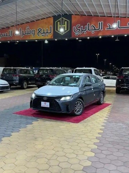 Новый Toyota Yaris IV (AC100), 1.3 л, 2026 в Саудовская Аравия, Медина от Hamed Al Jabri Cars مؤسسة حامد الجابري للسيارت Серый цвет.  | AUTO.AE | Объявление #268605