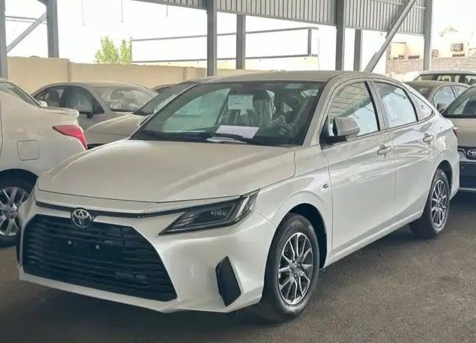 جديدة Toyota Yaris IV (AC100), 1.3 l, 2026 في في المملكة العربية السعودية, المدينة المنورة من Faisal Al Tamayoz Cars معرض فيضل التميز للسيارات، اللون أبيض. مواصفات الخليج | AUTO.AE | إعلان #269356