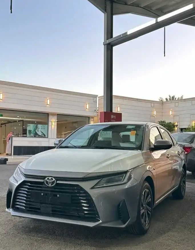 جديدة Toyota Yaris IV (AC100), 1.3 l, 2026 في في المملكة العربية السعودية, المدينة المنورة من Faisal Al Tamayoz Cars معرض فيضل التميز للسيارات، اللون فضي. مواصفات الخليج | AUTO.AE | إعلان #269436