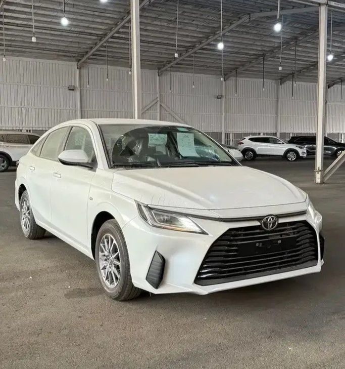 Новый Toyota Yaris IV (AC100), 1.3 л, 2026 в Саудовская Аравия, Медина от Wisam Al Hejaz Cars شركة وسام الحجاز للسيارات Белый цвет. GCC | AUTO.AE | Объявление #269628