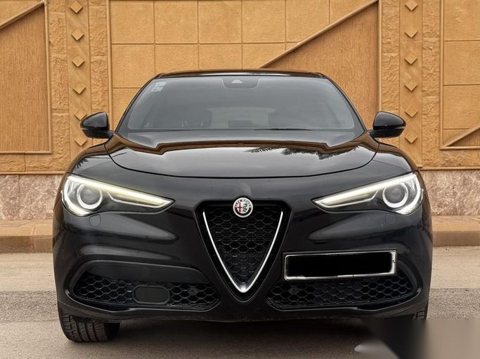 مستعملة Alfa Romeo Stelvio أنا فيس ليفت, 2.0 l, 2020 في في المملكة العربية السعودية, الرياض من معرض النجم الثاقب للسيارات، اللون أسود. مواصفات الخليج | AUTO.AE | إعلان #267306