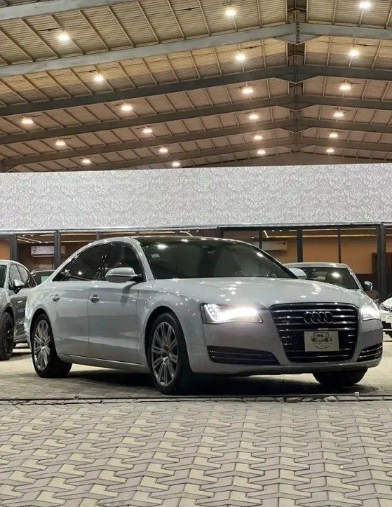 مستعملة Audi A8 Long III (D4), 4.2 l, 2011 في في المملكة العربية السعودية, الرياض من First Top One Cars معرض فيرست توب ون للسيارات، اللون أبيض.  | AUTO.AE | إعلان #261161