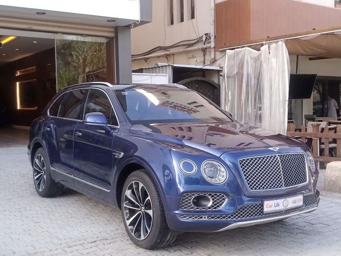 مستعملة Bentley Bentayga I, 6.0 l, 2017 في في المملكة العربية السعودية, الرياض من Car Lik معرض كار لك للسيارات، اللون أزرق.  | AUTO.AE | إعلان #256624