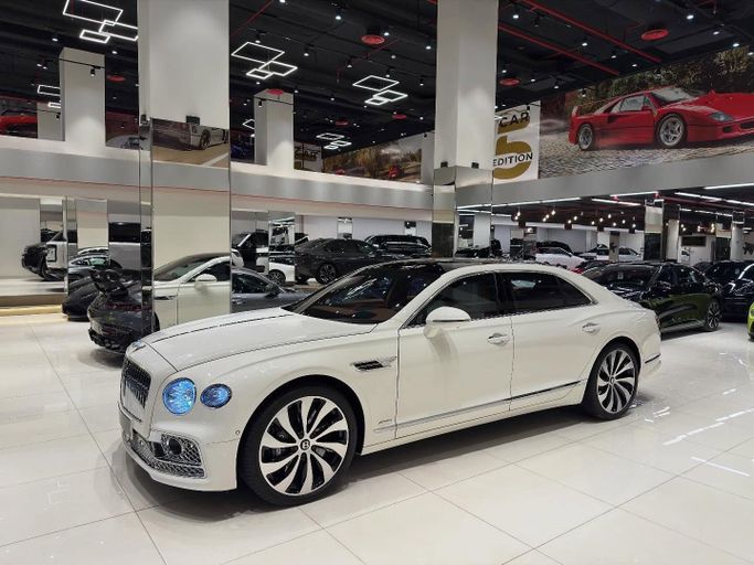Подержанный Bentley Flying Spur III, 6.0 л, 2023 в Саудовская Аравия, Эр-Рияд от Five Edition Car Белый цвет.  | AUTO.AE | Объявление #255015