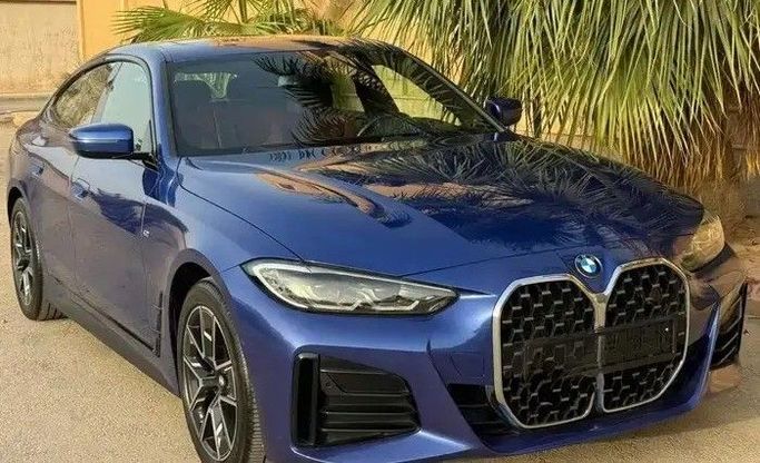 مستعملة BMW 4 Series 420i ز 22، ز 23، ز 26, 2.0 l, 2022 في في المملكة العربية السعودية, الرياض من Salim Cars معرض سالم للسيارات، اللون أزرق. مواصفات الخليج | AUTO.AE | إعلان #260350