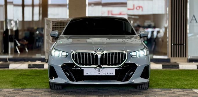 Used BMW 5 Series 520i VIII (G60/G61/G68), 2.0 l, 2024 in Saudi Arabia, Riyadh by Al Tamim ال تميم, Silver color.  | AUTO.AE | Listing #249317