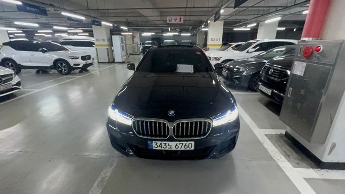 مستعملة BMW 5 Series 530i xDrive عملية فيس ليفت VII (G30/G31), 2.0 l, 2023 في في المملكة العربية السعودية, الرياض من Al Osaimi Cars معرض العصيمي للسيارات، اللون أزرق داكن. المواصفات الكورية | AUTO.AE | إعلان #250993