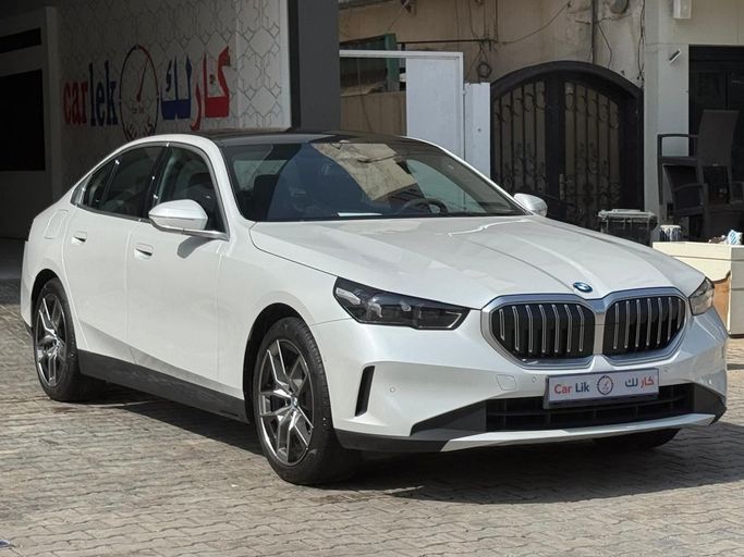جديدة BMW 5 Series 520i VIII (G60/ G61/ G68), 2.0 l, 2025 في في المملكة العربية السعودية, الرياض من Car Lik معرض كار لك للسيارات، اللون أبيض.  | AUTO.AE | إعلان #256604