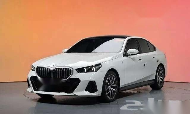 مستعملة BMW 5 Series 520i VIII (G60/ G61/ G68), 2.0 l, 2024 في في المملكة العربية السعودية, الرياض من معرض النجم الثاقب للسيارات، اللون أبيض. المواصفات الكورية | AUTO.AE | إعلان #267322