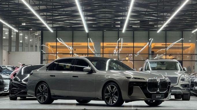 مستعملة BMW 7 Series 740i سابعاً (G70), 3.0 l, 2023 في في المملكة العربية السعودية, الرياض من Al Jood الجود، اللون فضي. مواصفات الخليج | AUTO.AE | إعلان #248216
