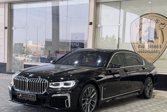 Подержанный BMW 7 Series M760Li xDrive VI (G11/G12) Рестайлинг, 6.6 л, 2022 в Саудовская Аравия, Эр-Рияд от Ramz Al Asalah رمز الاصالة Черный цвет.  | AUTO.AE | Объявление #249464