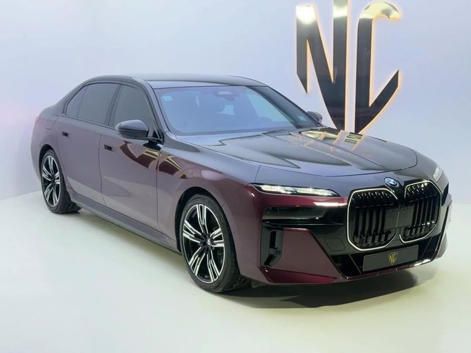 Подержанный BMW 7 Series 750e xDrive VII (G70), 3.0 л, 2024 в Саудовская Аравия, Эр-Рияд от Black Car  Тёмно-бордовый цвет. Европейская | AUTO.AE | Объявление #255872