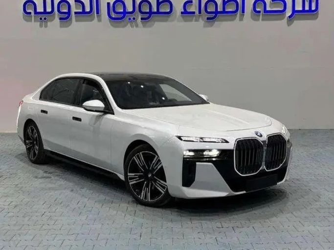 جديدة BMW 7 Series 735i سابعاً (G70), 3.0 l, 2026 في في المملكة العربية السعودية, الرياض من معرض اضواء طويق للسيارات Adwa Tuwiq، اللون أبيض. مواصفات الخليج | AUTO.AE | إعلان #256171
